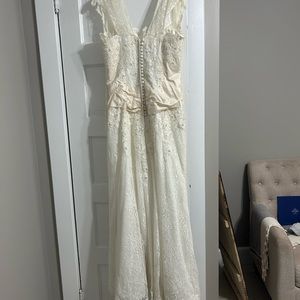 Ivory wedding dress- Needs to be cleaned